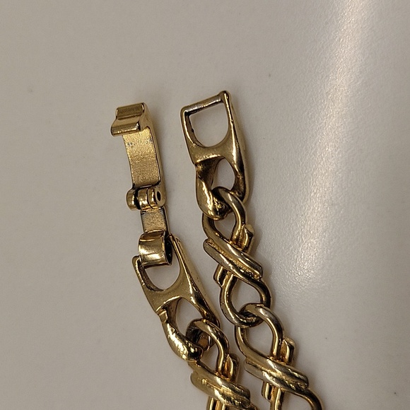 Goldtone Chain Intricate Design - Picture 5 of 5